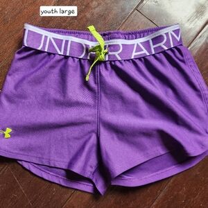 Girls under Armour loose fit shorts